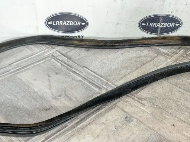 Уплотнитель задний Land Rover DISCOVERY 3/4 L319