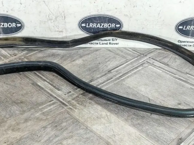 Уплотнитель задний Land Rover DISCOVERY 3/4 L319