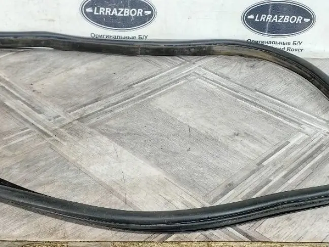 Уплотнитель задний Land Rover DISCOVERY 3/4 L319