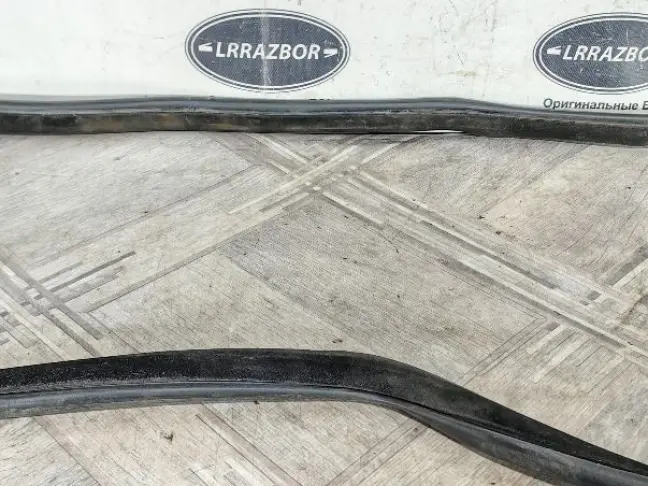 Уплотнитель задний Land Rover DISCOVERY 3/4 L319