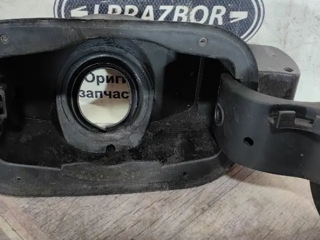 Лючок бензобака Land Rover DISCOVERY 3/4 L319