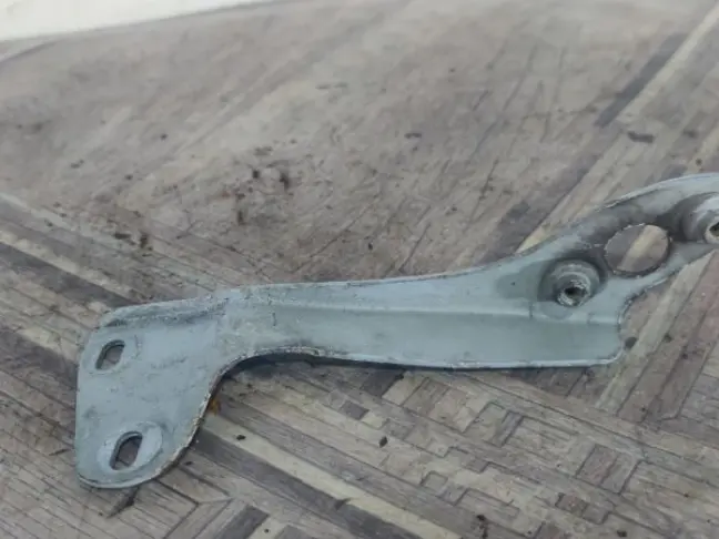 Кронштейн крыла правый DISCOVERY 3/4 L319