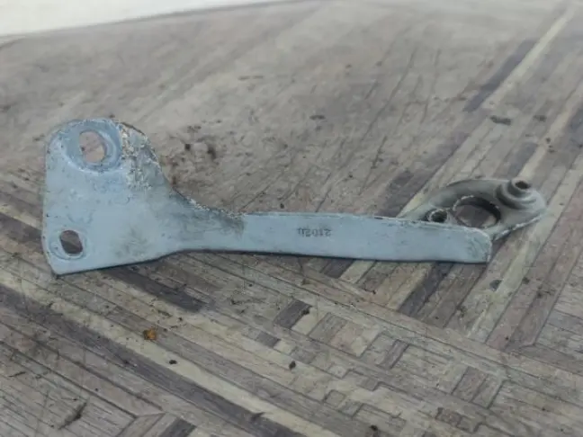 Кронштейн крыла правый DISCOVERY 3/4 L319