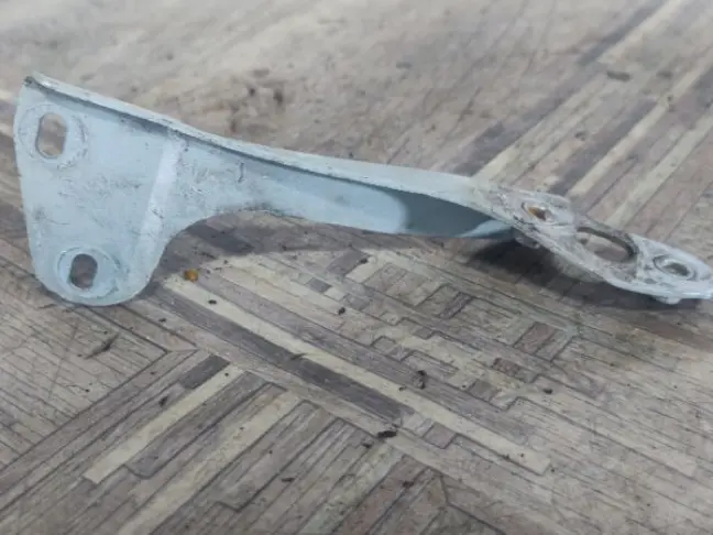 Кронштейн крыла правый DISCOVERY 3/4 L319