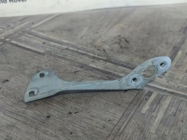 Кронштейн крыла левый DISCOVERY 3/4 L319