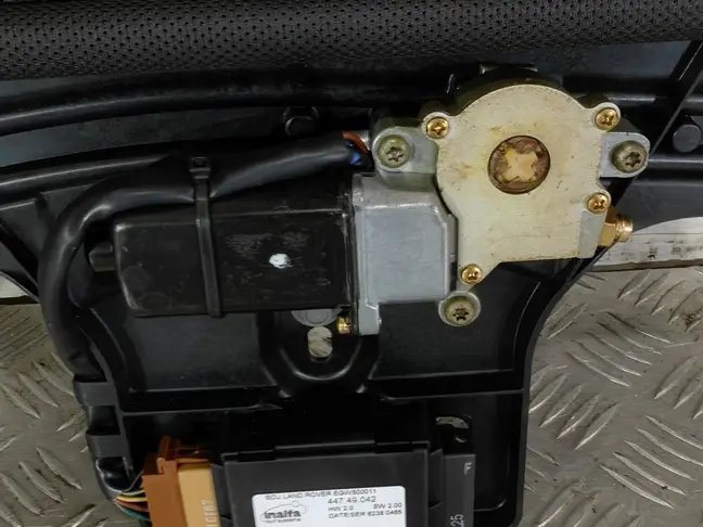 Люк в сборе электрический DISCOVERY 3/4 L319