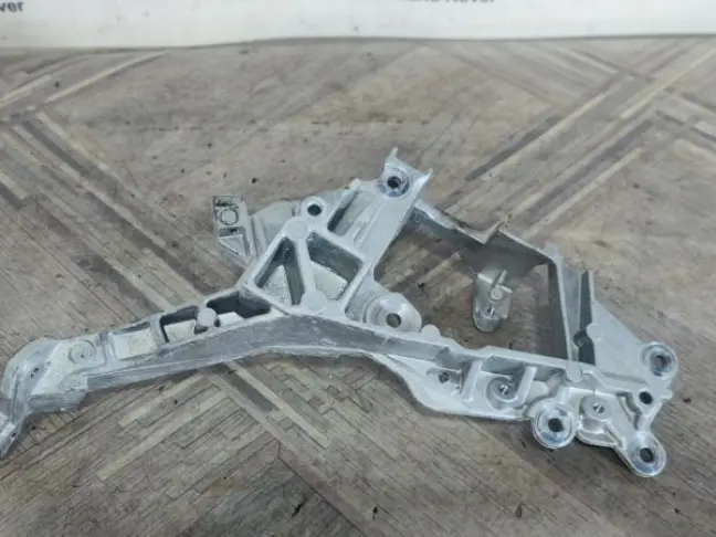 Опорный кронштейн Range Rover Evoque L538 2.0