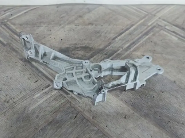 Опорный кронштейн Range Rover Evoque L538 2.0