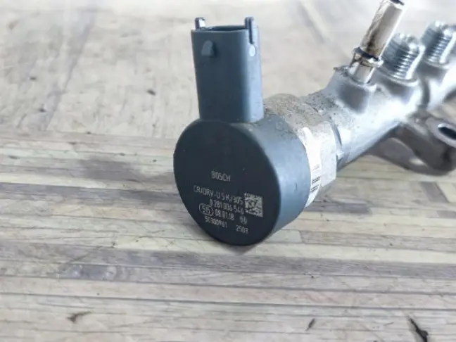 Топливная рампа Range Rover Evoque L538  2.0