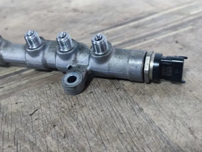 Топливная рампа Range Rover Evoque L538  2.0