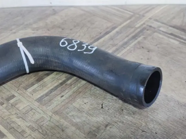 Патрубок верхний правый Range Rover L320 3.6