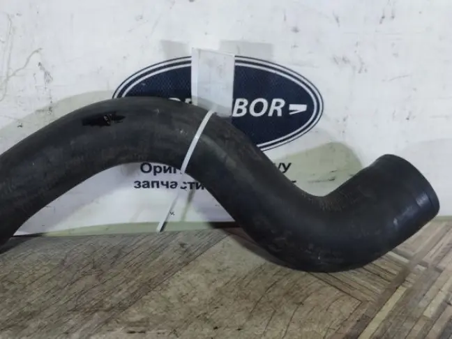 Патрубок верхний правый Range Rover L320 3.6