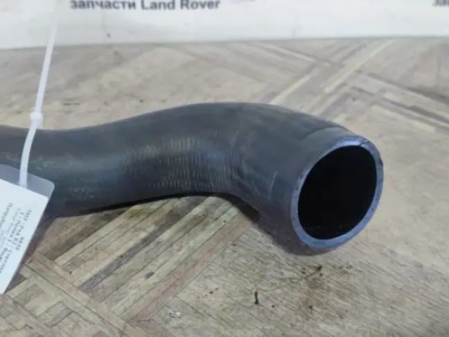 Патрубок верхний правый Range Rover L320 3.6