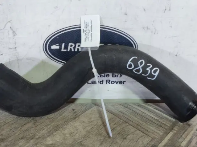 Патрубок верхний правый Range Rover L320 3.6