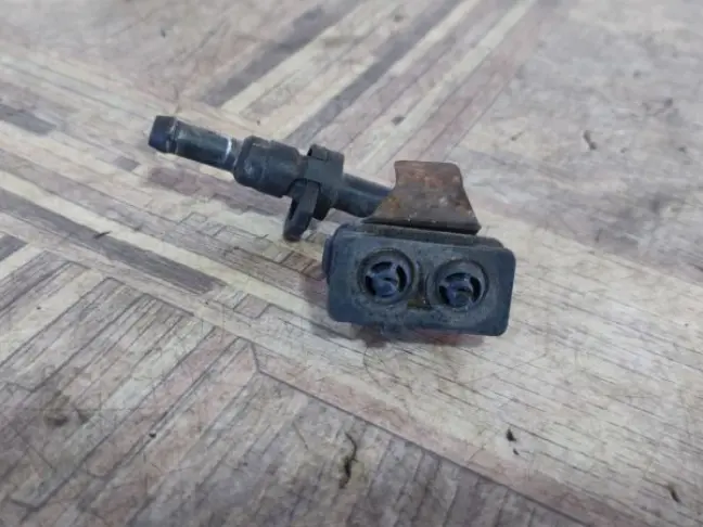 Форсунка фароомывателя левая Range Rover L322