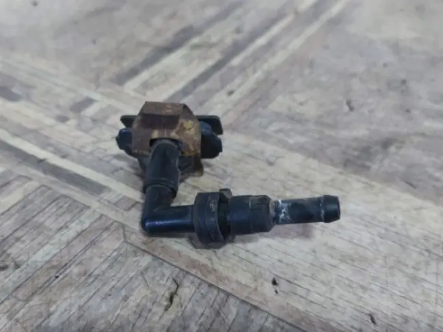 Форсунка фароомывателя левая Range Rover L322