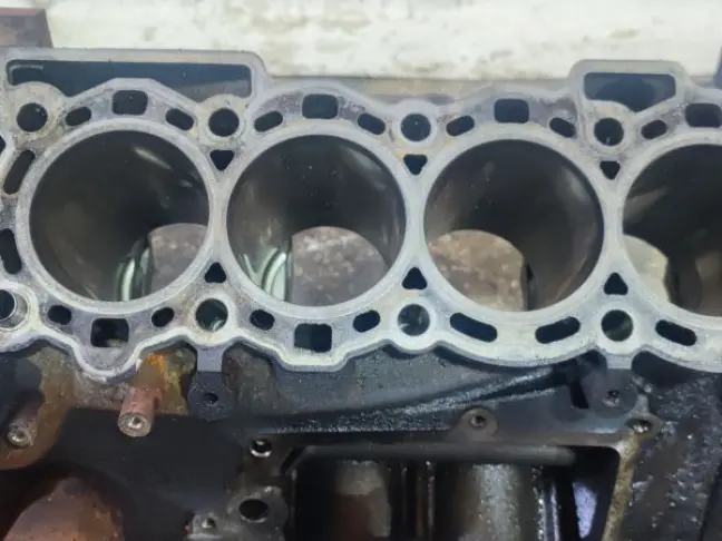 Блок цилиндров голый Range Rover L322 4.4 448DT