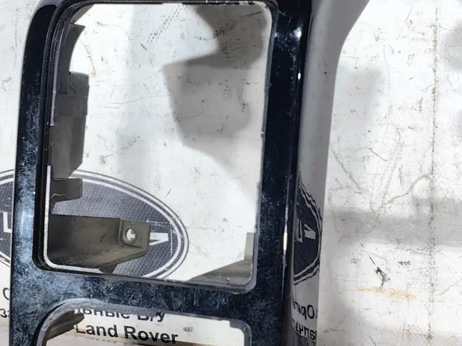 Вставка правая торпеды Land Rover Range Rover L322