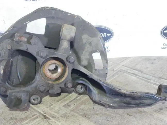 Кулак передний правый Range Rover Sport L320 09-13