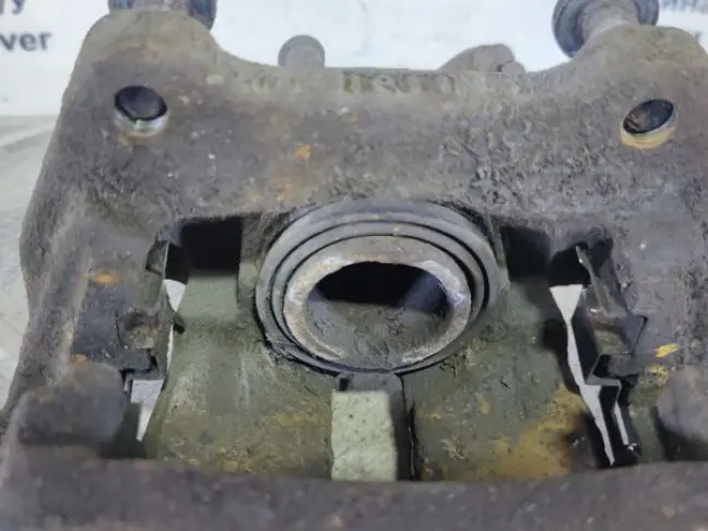 Суппорт задний правый Range Rover Sport L320