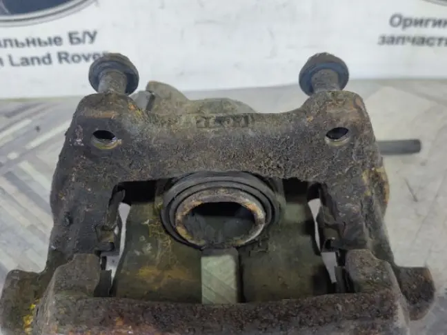 Суппорт задний левый Range Rover Sport L320