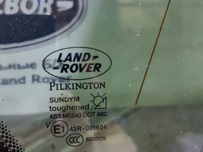 Стекло кузовное глухое правое Land Rover Sport 320