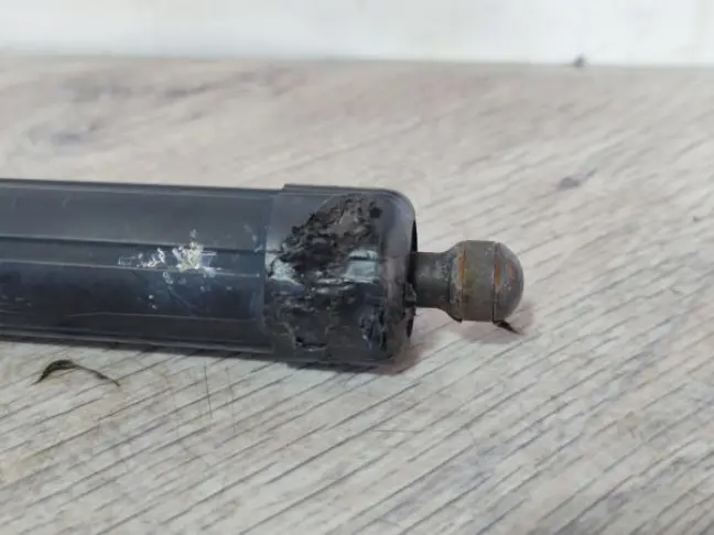 Амортизатор багажника Land Rover Sport L320