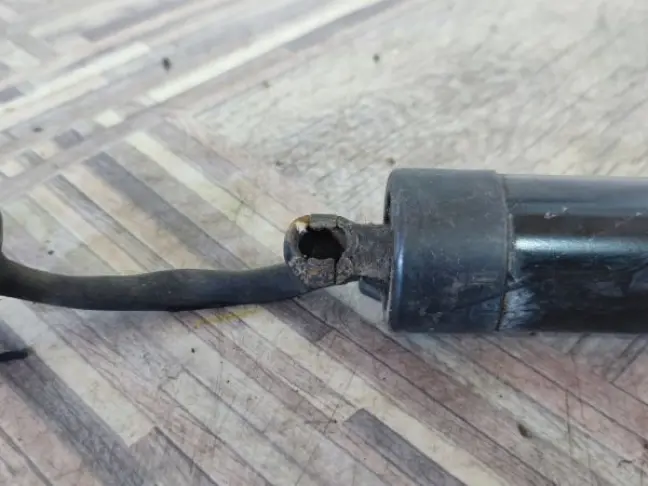 Амортизатор багажника Land Rover Sport L320