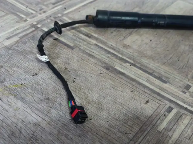 Амортизатор багажника Land Rover Sport L320