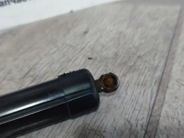 Амортизатор багажника Land Rover Sport L320