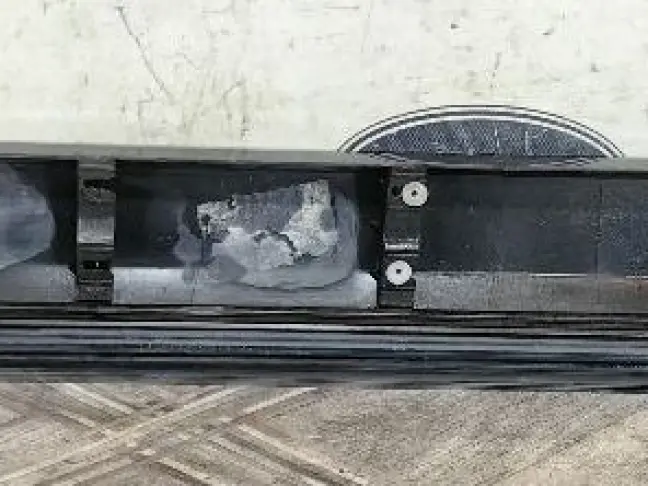 Молдинг передней правой двери DISCOVERY 3 L319