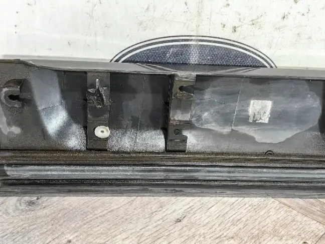 Молдинг передней правой двери DISCOVERY 3 L319