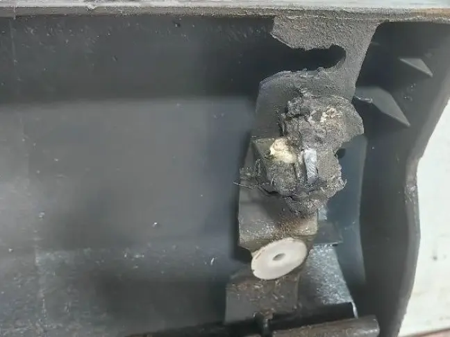 Молдинг передней правой двери DISCOVERY 3 L319