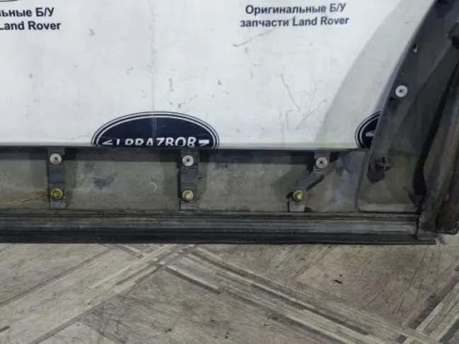 Молдинг двери задней правой DISCOVERY 3 L319 05-09