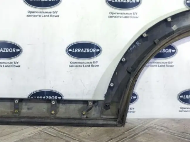 Молдинг двери задней правой DISCOVERY 3 L319 05-09