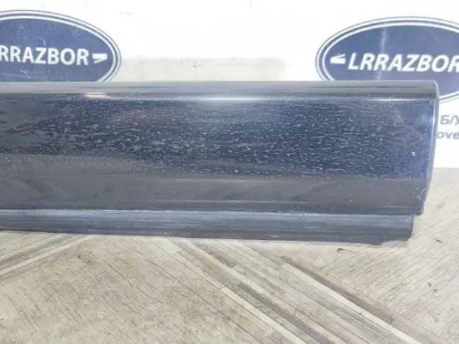 Молдинг двери задней правой DISCOVERY 3 L319 05-09