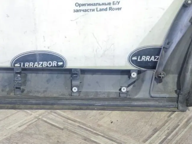 Молдинг двери задней правой DISCOVERY 3 L319 05-09