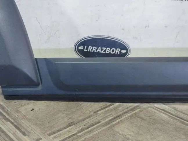 Молдинг двери задней правой DISCOVERY 3 L319 05-09