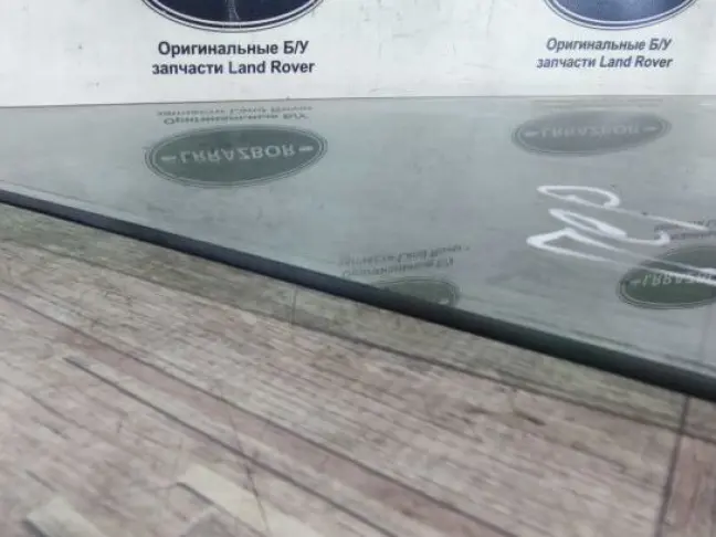 Стекло двери передней правой Range Rover L322
