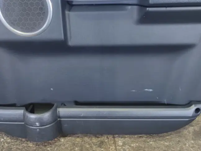 Обшивка двери правая перед DISCOVERY 3 L319 05-09