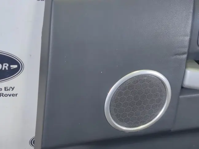 Обшивка двери правая перед DISCOVERY 3 L319 05-09