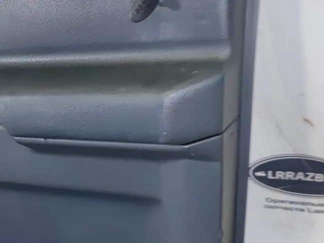 Обшивка двери правая перед DISCOVERY 3 L319 05-09