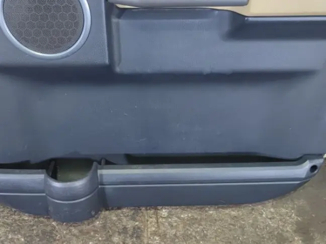 Обшивка двери правая перед DISCOVERY 3 L319 05-09