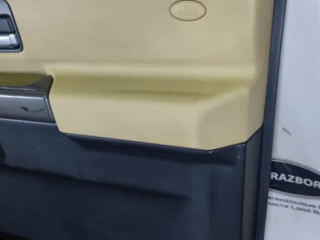 Обшивка двери правая перед DISCOVERY 3 L319 05-09