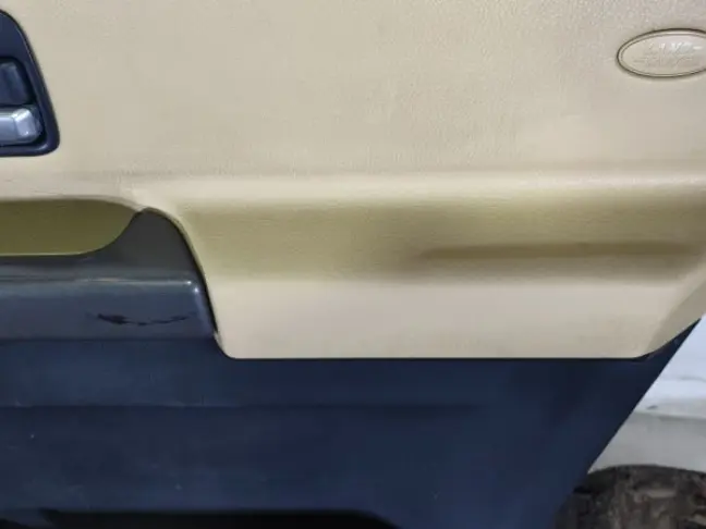 Обшивка двери правая перед DISCOVERY 3 L319 05-09