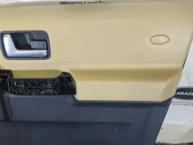 Обшивка двери правая перед DISCOVERY 3 L319 05-09