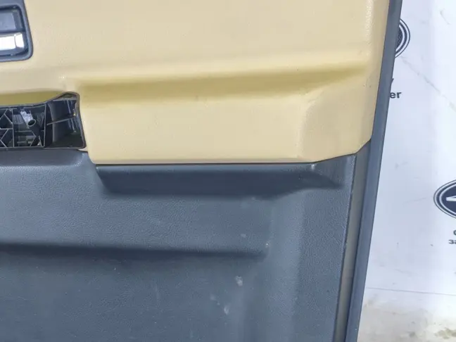 Обшивка двери правая перед DISCOVERY 3 L319 05-09