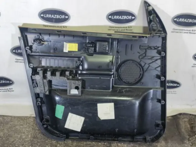 Обшивка двери правая перед DISCOVERY 3 L319 05-09