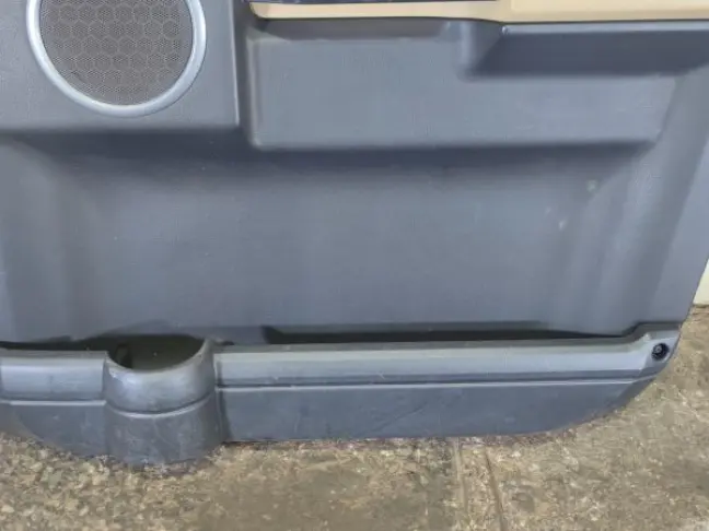 Обшивка двери правая перед DISCOVERY 3 L319 05-09