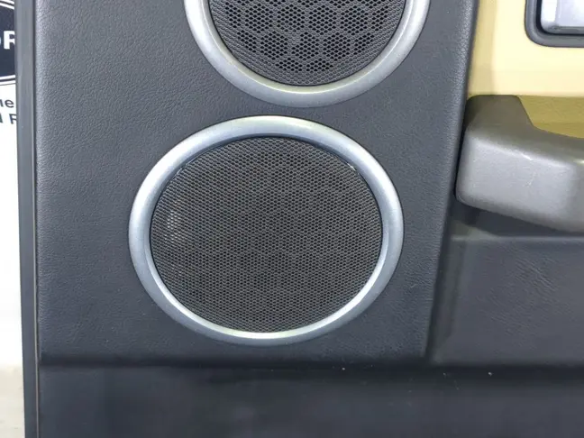 Обшивка двери правая задняя DISCOVERY 3 L319 05-09